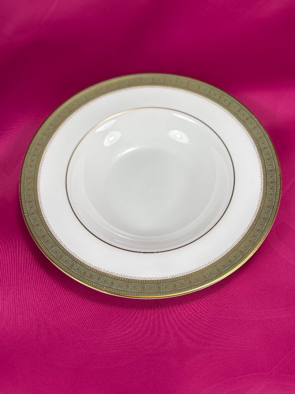 Royal Doulton UK H5001 BELVEDERE beautiful bone china rimmed soup bowl